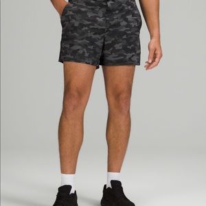 LIKE NEW Lululemon 5” Inseam Pace Breaker Camo *Liner